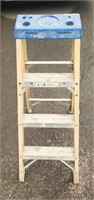 Werner 4' Fiberglass Ladder- 250lb