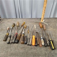 S2 25pc+ Assorted brands Screw Drivers