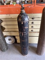 Nitrogen compressed gas cylinder