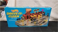 VINTAGE HOTWHEELS DRIVE IT CLEAN CAR WASH IN BOX