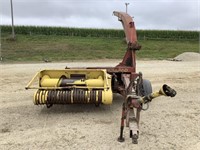 New Holland 770 Chopper w/Hay & Corn Head