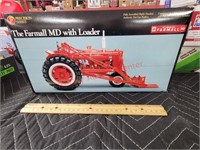 Precision tractor Farmall MD with loader