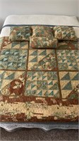 Beautifully Stitched Handmade Quilt & Pillows