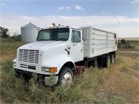 1989 International Day Cab Semi w/ Aulick 2057 Box