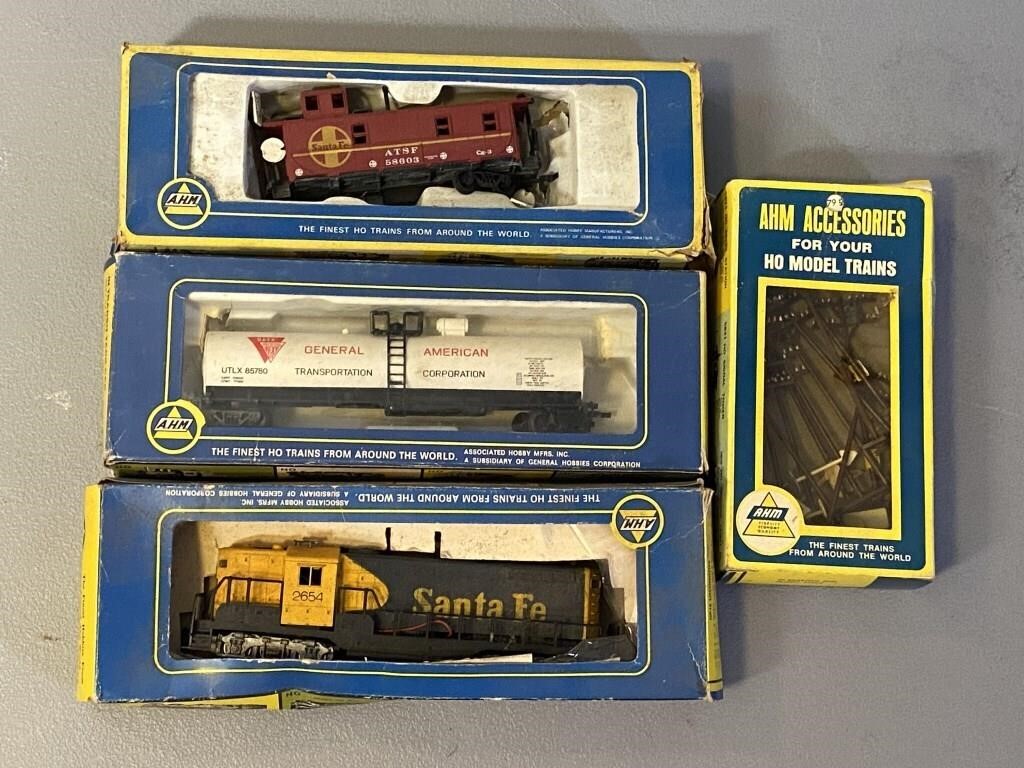 Model Train Pieces And Accessories