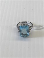 Sterling Silver Ring w/Blue Topaz Size6