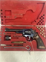 Smith & Wesson 22 mag jet Model 53 w/ box