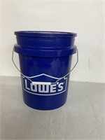 5 GALLON LOWES BUCKET WITH LID