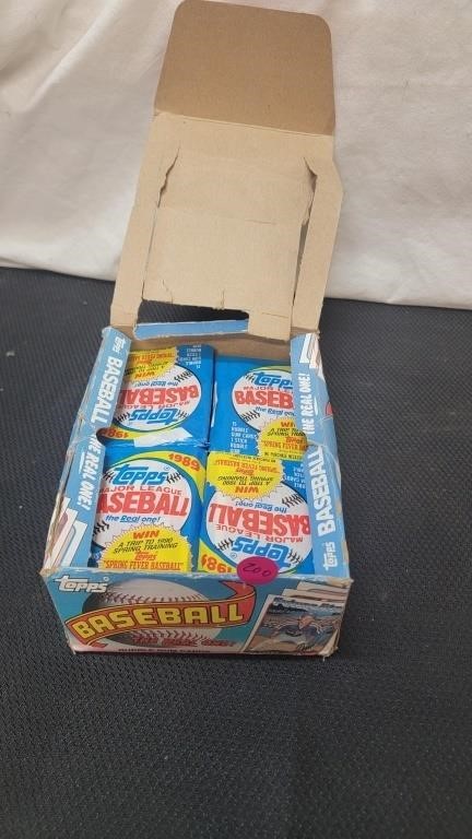 BOX OF 1989 TOPPS BASEBALL CARDS