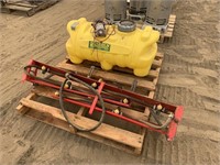 PALLET WITH SPRAY TANK AND BOOM ATTACHMENT