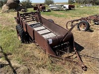 IH  Model 200 Pull Type Manure Spreader