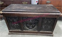 Early 1900s "Face" blanket chest (20in T x 35in W)