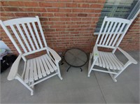 Set of 2 wooden rocking chairs with metal table