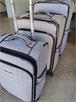 Set of 3 London Fog luggage