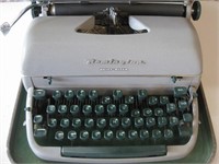 Remington Quiet-Riter Manual Typewriter In Case