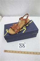 Women's Sandals - Size 7