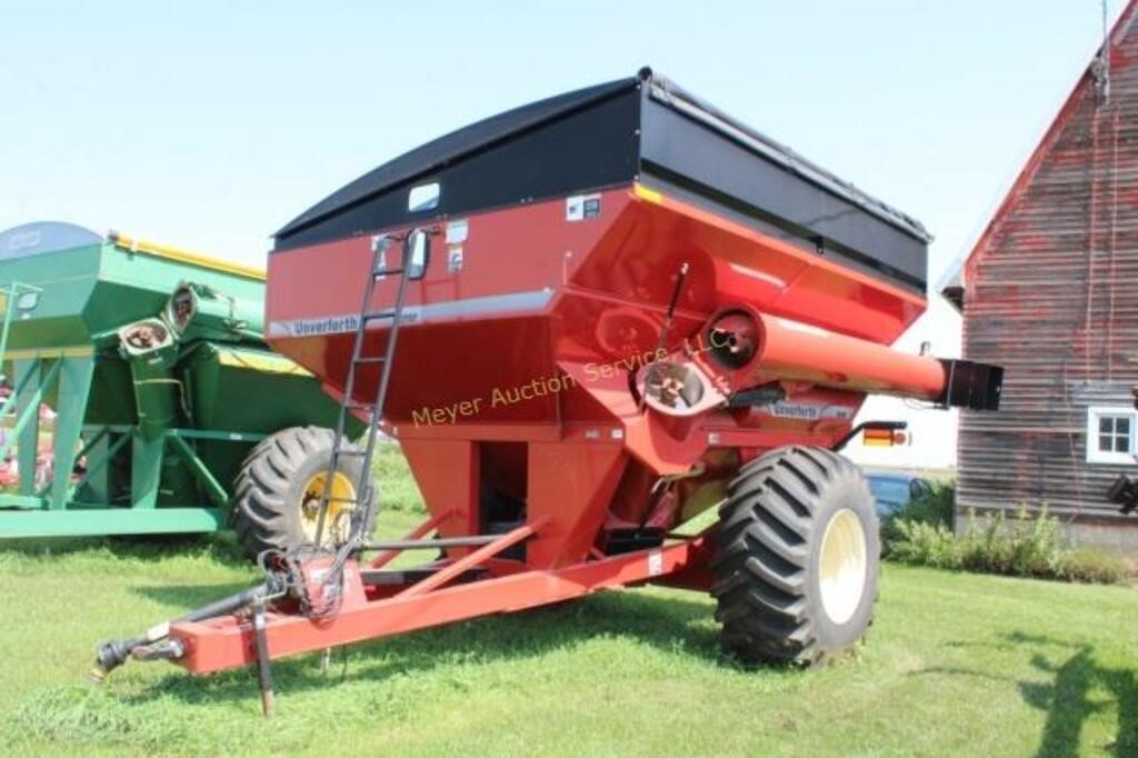 Unverferth 8250 Grain cart w/ Roll Tarp