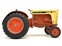 Vintage Ertl Case Comfort King 930 Tractor 8.5”