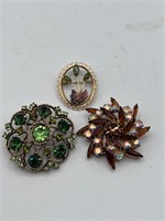 Costume jewelry brooches vintage
