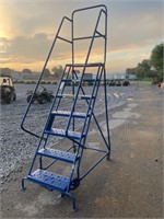 Like New 6' Portable Warehouse Ladder