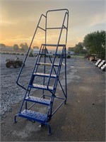 Like New 6' Portable Warehouse Ladder