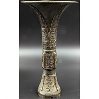 17 / 18th Century Bronze Gu Vase