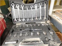 Gearwrench wrench and socket set