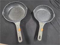2 country kitchen pans