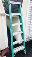 Keller fiberglass step ladder.
