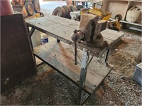 Work bench with vise