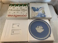 WEDGWOOD CHRISTMAS DISH 1990