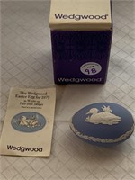 WEDGWOOD 1979 EASTER EGG