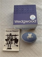 WEDGWOOD 1979 EASTER EGG