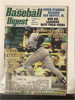 November 1990 Baseball Digest Cecil Fielder Cover