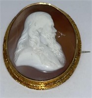 Gold and Shell carved cameo brooch