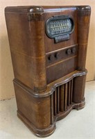1940 RCA Model 110K Floor Model Radio