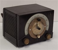 1953/54 Emerson Model 724 Clock Radio