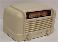 1946 DeWald Model A500 Ivory Bakelite Radio