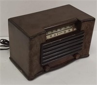 1946 Fada Model 1001 Wooden Tube Type Radio
