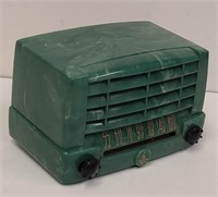 1947 Emerson Model 547A Green Bakelite Radio