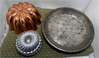 Vintage jello mold pie pan lot