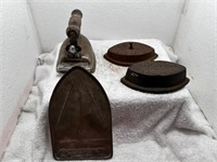 Vintage Universal Iron w/ hot plate & 2 sad irons