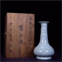 Chinese Guan Glazed Porcelain Vase