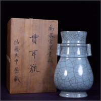 Chinese Guan Vase
