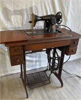 Antique Singer sewing machine AF220719 working