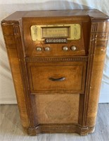 Antique Silvertone 662-4E short wave radio with