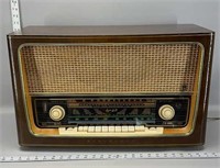 1958 Virginia 2530 broadcast receiver World War II