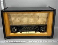 1957 Emud T7 Seven Tube AM, FM, and SW Radio with