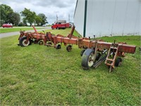 Int 8 row cultivator
