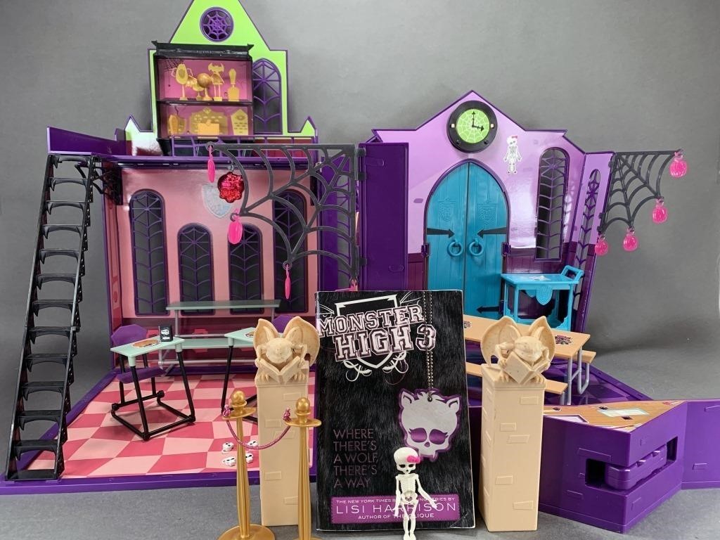 MONSTER HIGH SCHOOL ACCESSORIES AND BOOK